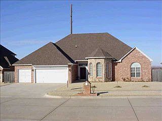 1st image of 825 Justin Dr