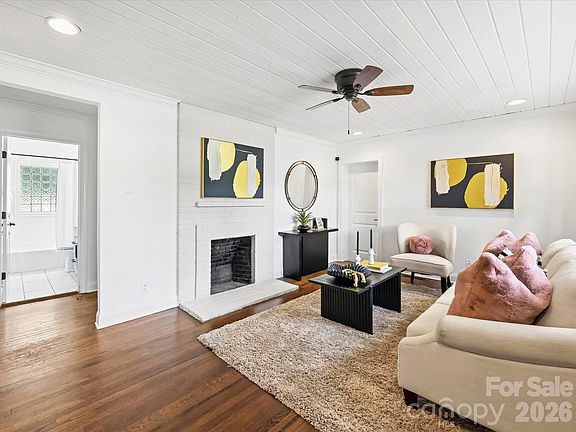 4th image of 301 Harris St