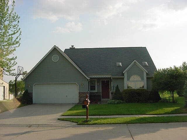 1st image of 7402 N Crickwood Pl