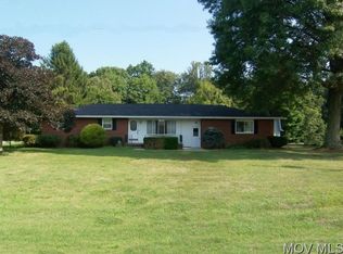 61 Meadowcrest Ln, Little Hocking, OH 45742