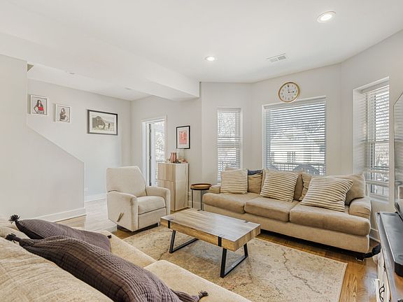 3rd image of 1501 W Wellington Ave #2
