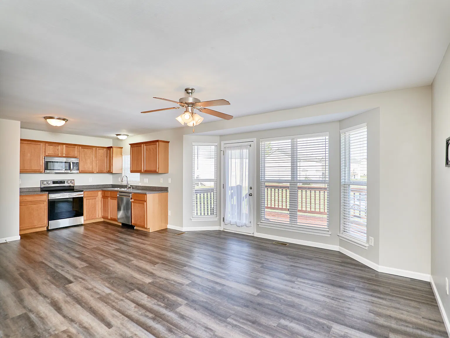 402 Briarcommons Dr — Photo 2