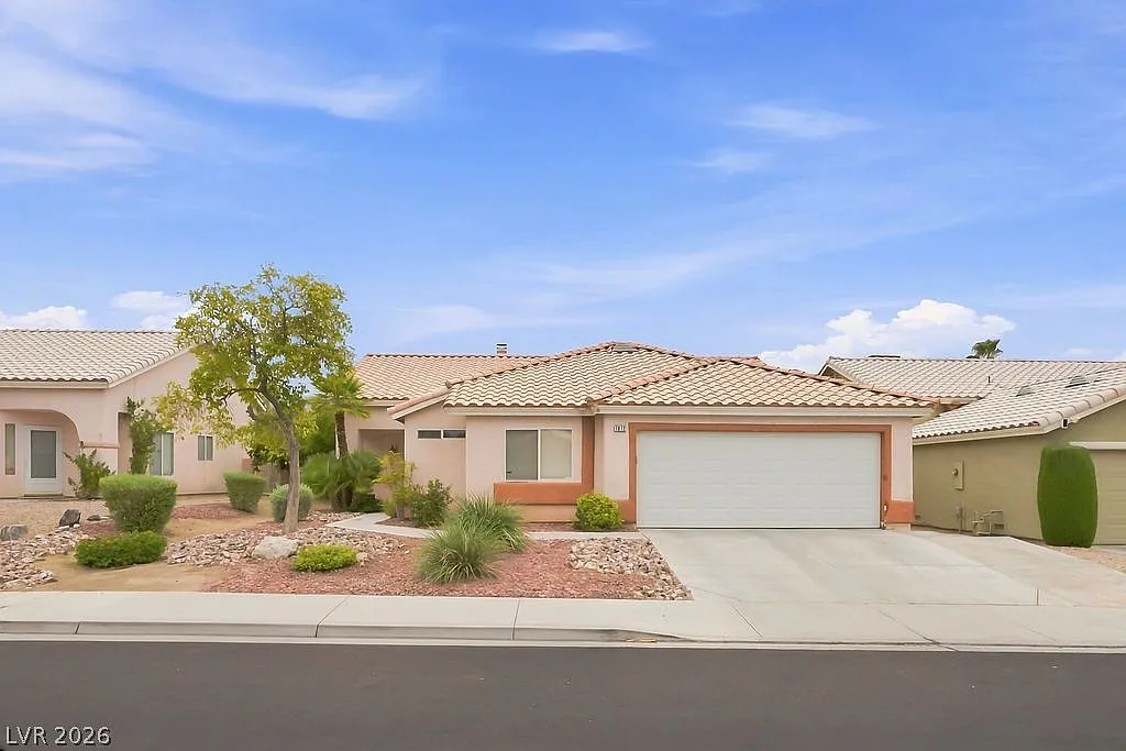 4 bed, 3.0 bath, 2022 sqft, $2,150 — Photo 2