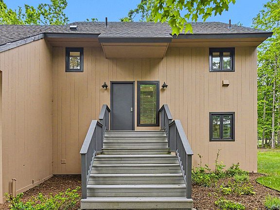 4th image of 2096 Pinecrest St