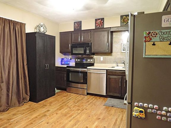 3rd image of 1709 Greenwood Pl NE