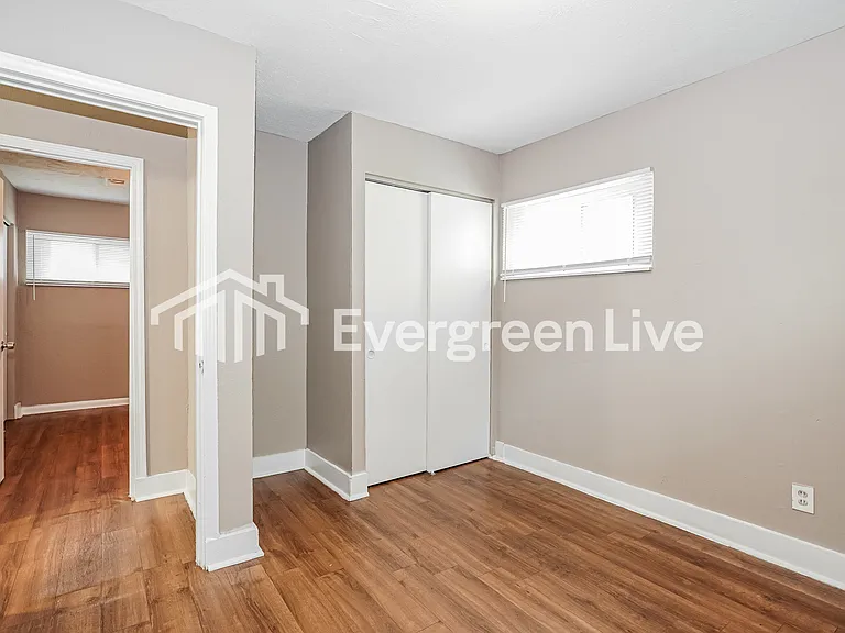 2412 Century Dr — Photo 13