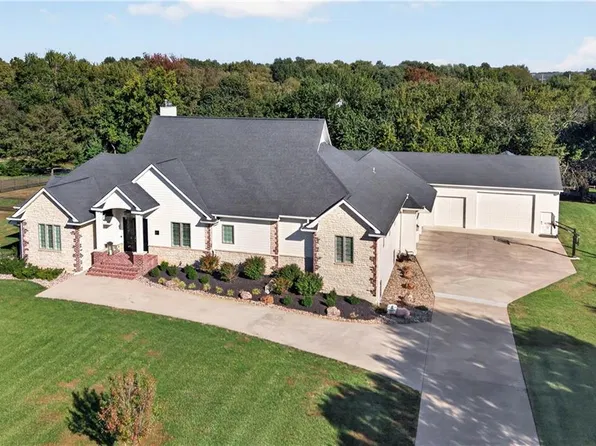 17877 Bond Ave, Overland Park, KS 66221