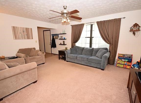 Very Spacious Living Room