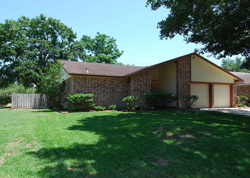Beautiful 3 bed 2 bath close to Downtown!