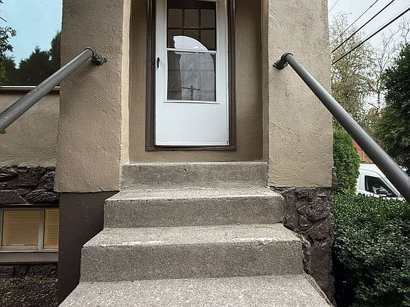 2nd image of 329-333 SE 20th Ave #12