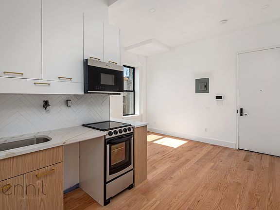 3rd image of 808 Putnam Ave #4L