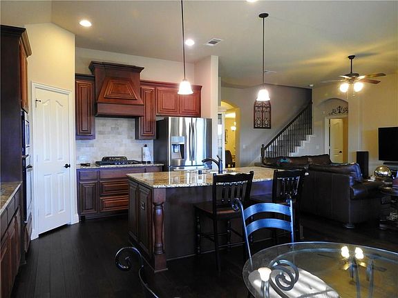 2nd image of 1110 Destrehan Dr