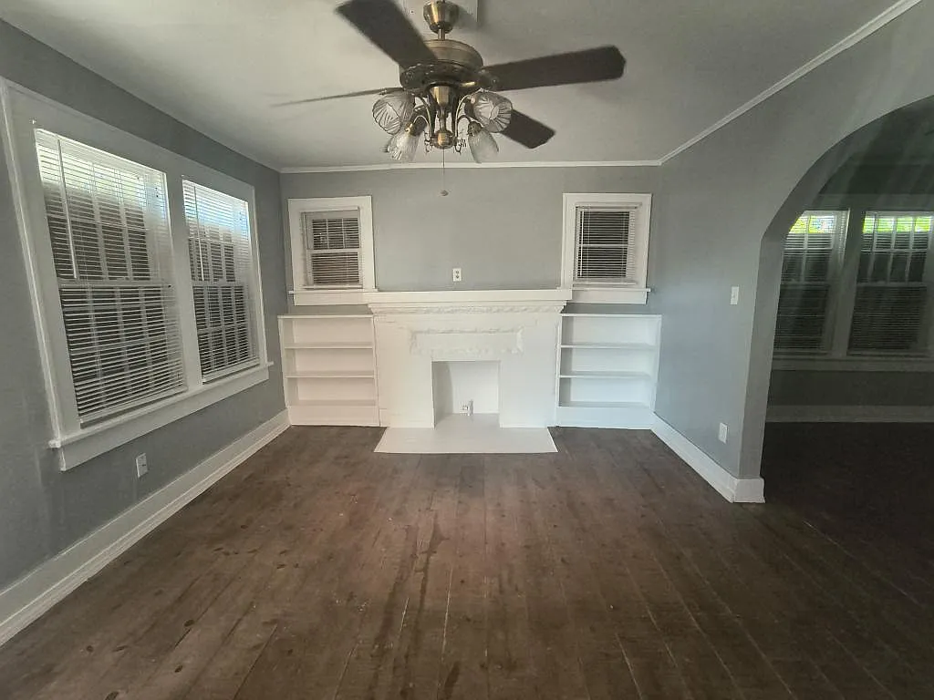 217 E Woodrow St — Photo 2