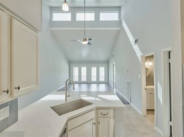 192 April Point Dr N, Montgomery, TX 77356