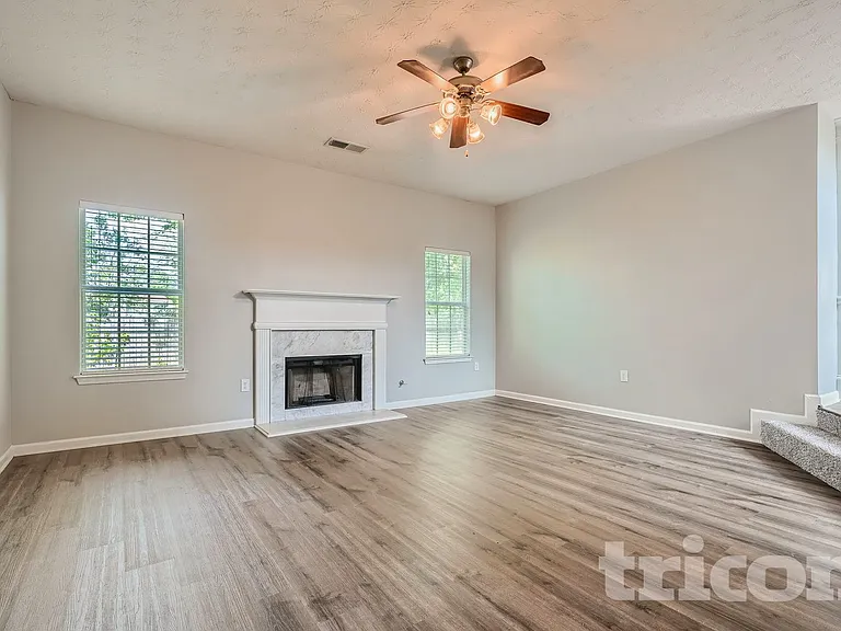 552 Howell Dr — Photo 5