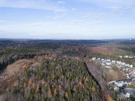 3rd image of 1465 Sackville Dr