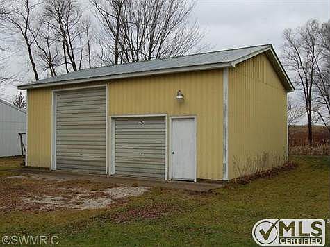 24x36 pole barn with bump out for boat storage.