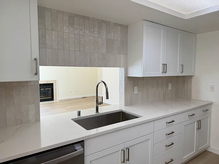 520 Pine St #204 — Photo 10