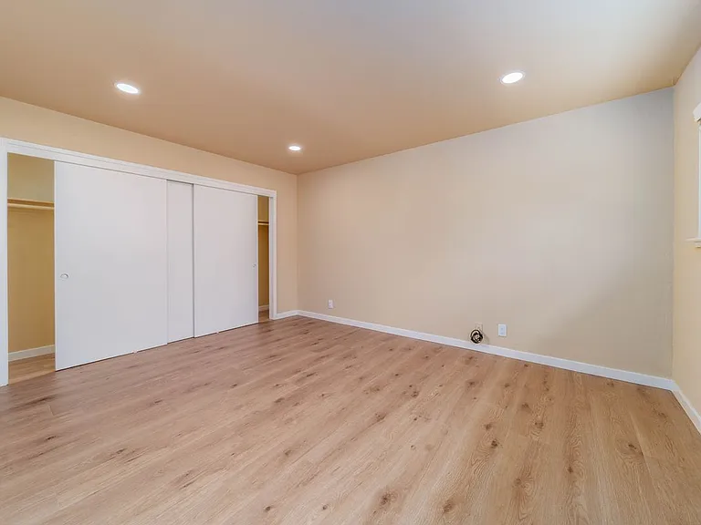877 Miller Ave — Photo 11
