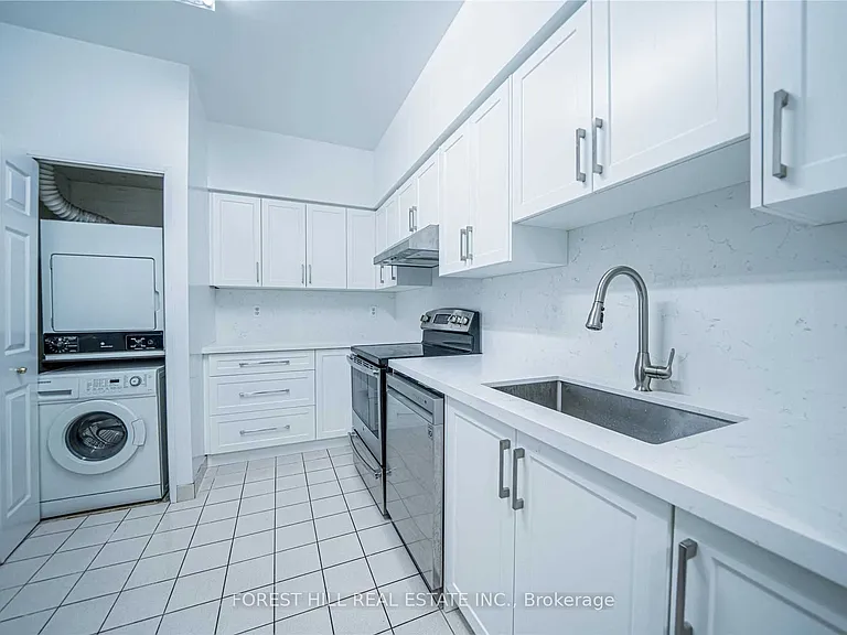 18 Lee Centre Dr #Penthouse 109 — Photo 29