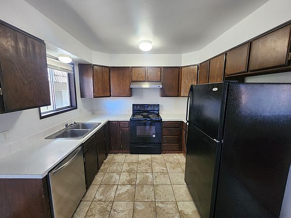 3rd image of 1214 E 3rd St #3