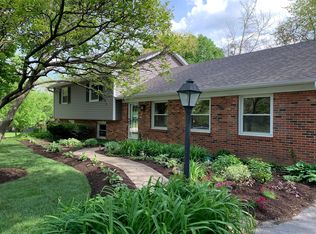 25W235 Gunston Ave, Naperville, IL 60540