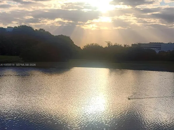 9682 Fontainebleau Blvd APT 203, Miami, FL 33172