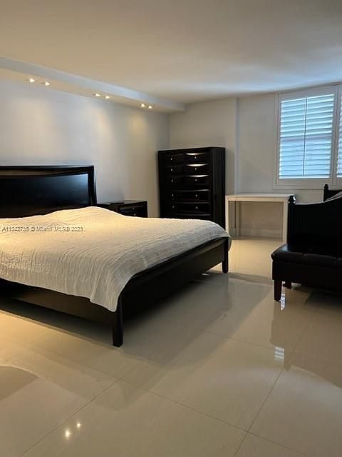 1st image of 6039 Collins Ave APT 1221