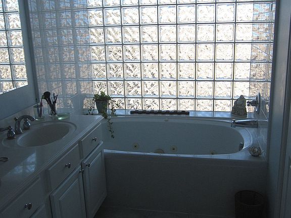3rd image of 1318 Oakdale St