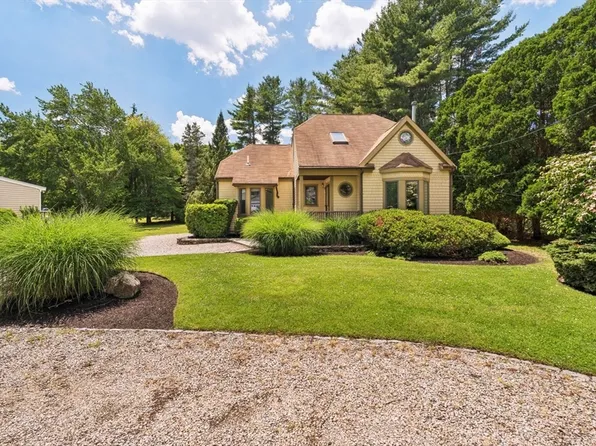 220 Rockland St, Dartmouth, MA 02748