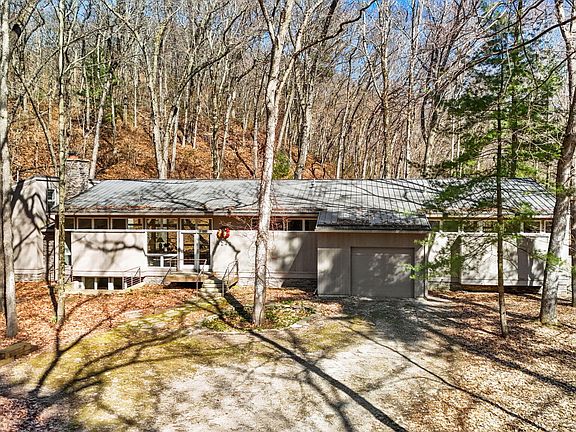 4th image of 4249 Lake Rd