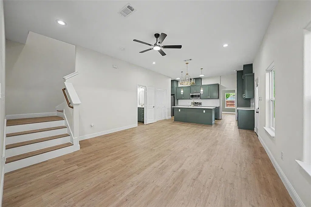 4 bed, 2.5 bath, 1708 sqft, $2,500 — Photo 3