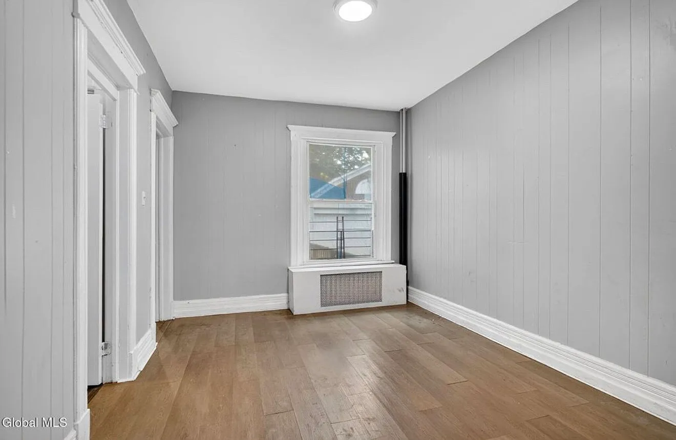 4 bed, 1200 sqft, $1,850 — Photo 2