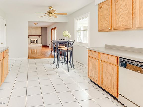 3rd image of 6323 Cherrywood St