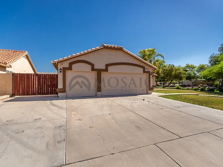 2135 E Brooks St — Photo 4