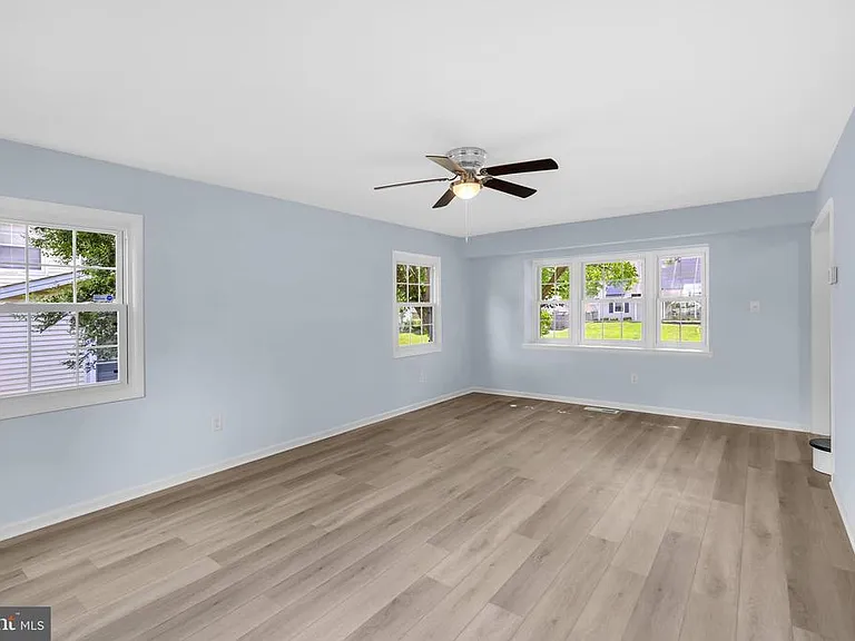 2807 Folsom Ln — Photo 11