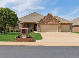 617 Spavinaw Ln, Edmond, OK 73025