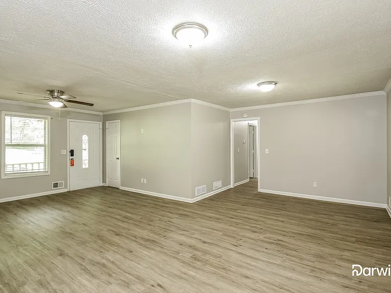 6215 Marilla St — Photo 4
