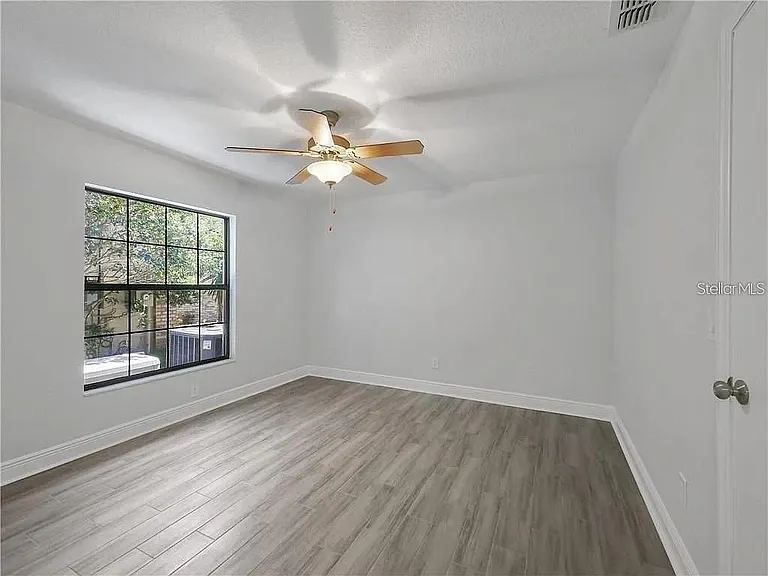 1463 E Brookshire Ct — Photo 4