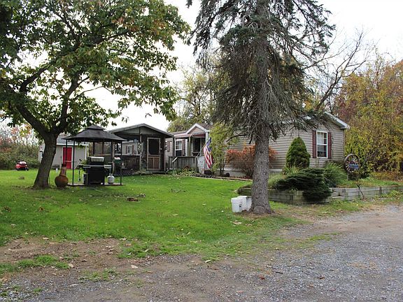 2nd image of 19 Tanglewood Park Dr