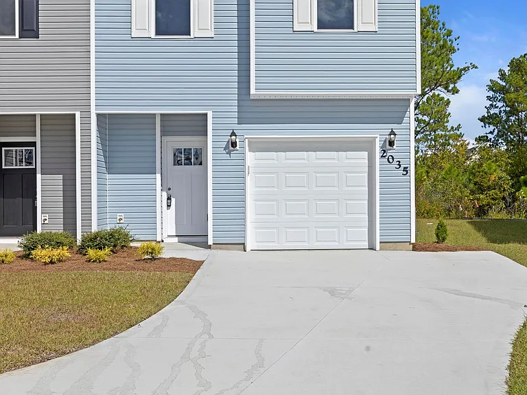 2035 Folkstone Woods Ln — Photo 3