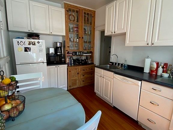 3rd image of 39 Mount Hood Rd APT 2