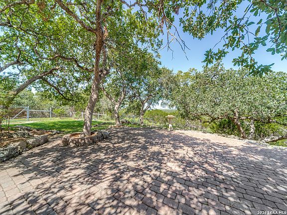 4th image of 403 DEEP HOLLOW DR