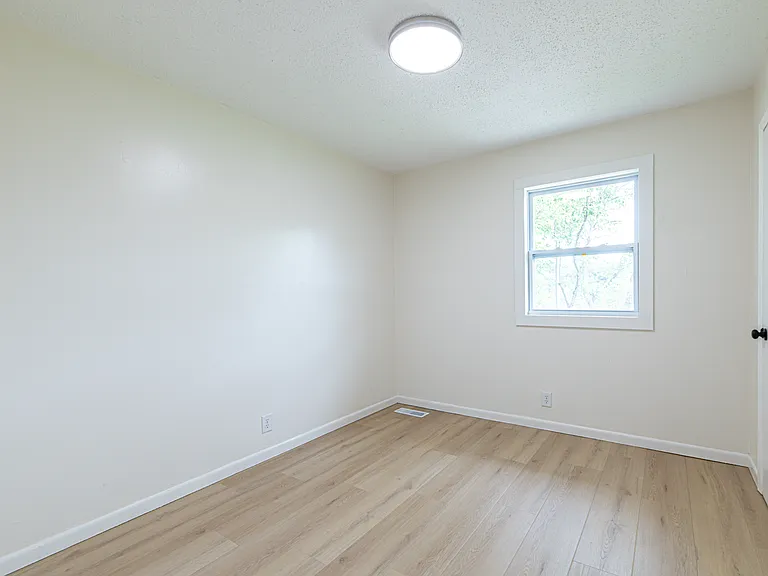 307 McMaster Pl — Photo 12