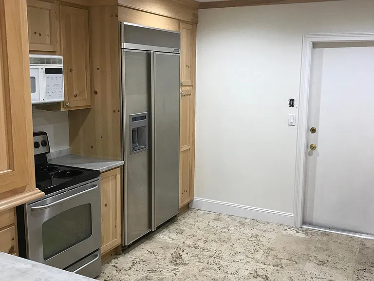 1037 Alfonso Ave — Photo 6