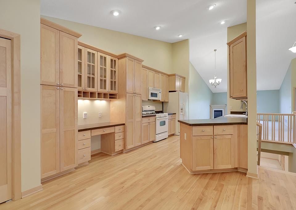 1st image of 2159 Woodlynn Ave