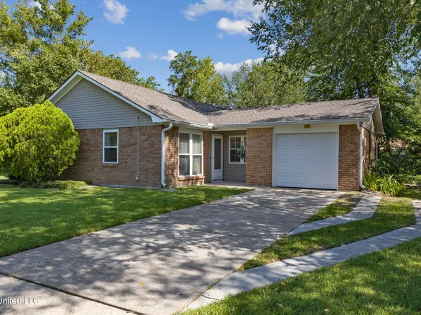13204 Sweetbriar St, Ocean Springs, MS 39564