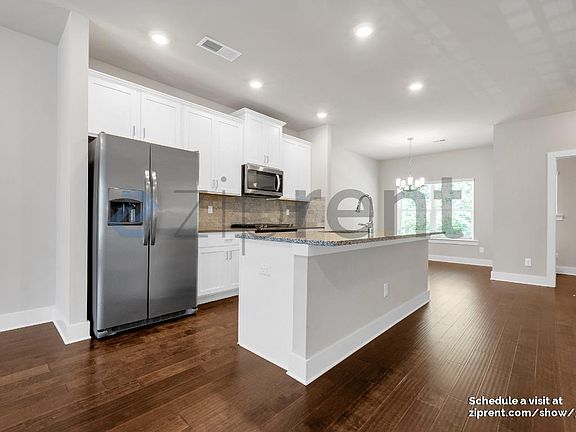 4th image of 3758 Oxford Cir