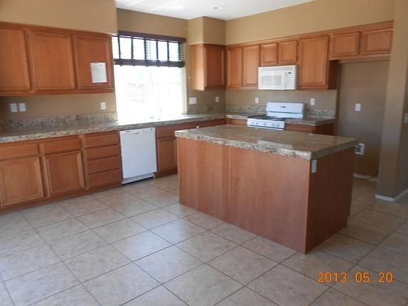 048-542911-kitchen-22393625