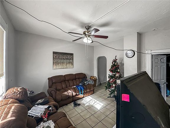 2nd image of 922 Ohio Ave